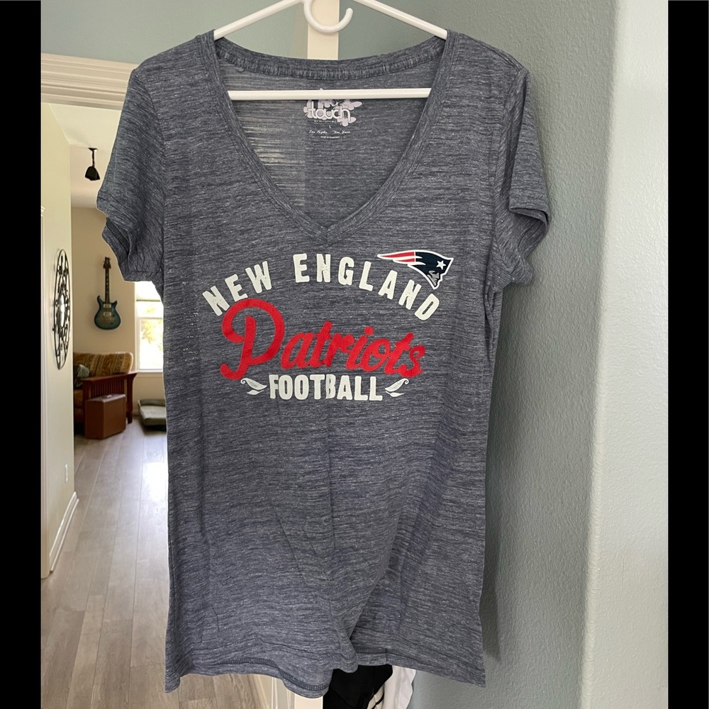 New England Patriots football tshirt L Brand new